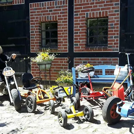 Ferienwohnung-himmelblau-auf-dem-ferien-bauernhof-nielson-in-bisdorf-in-inselmitte